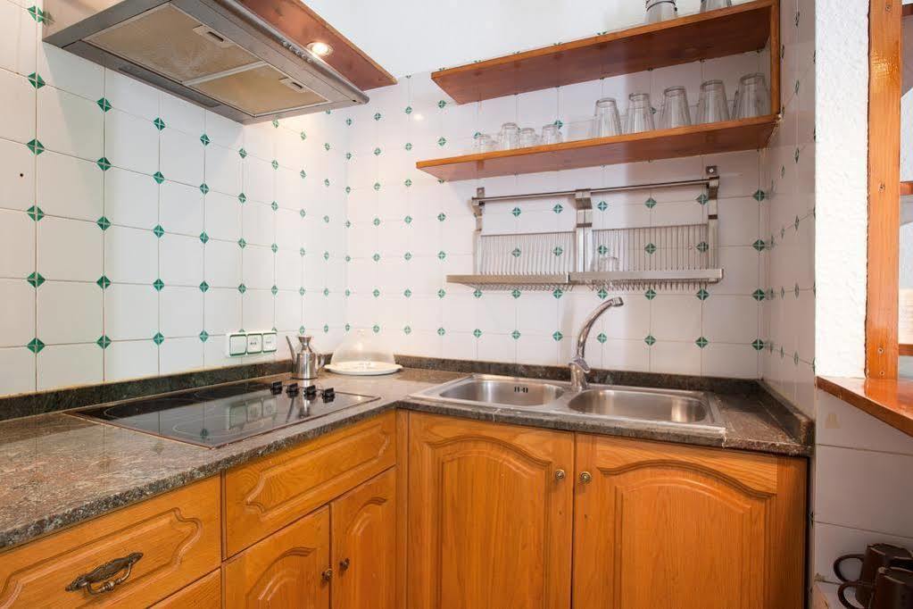 Apartmán Flateli Borrell Barcelona Exteriér fotografie